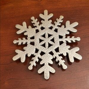 Crate & Barrel Hammered Silver Tone Snowflake Trivet 7”